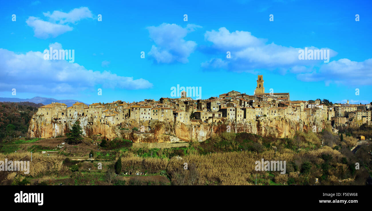 Un panorama de la aldea medieval de Pitigliano, Toscana, Italia. Foto de stock