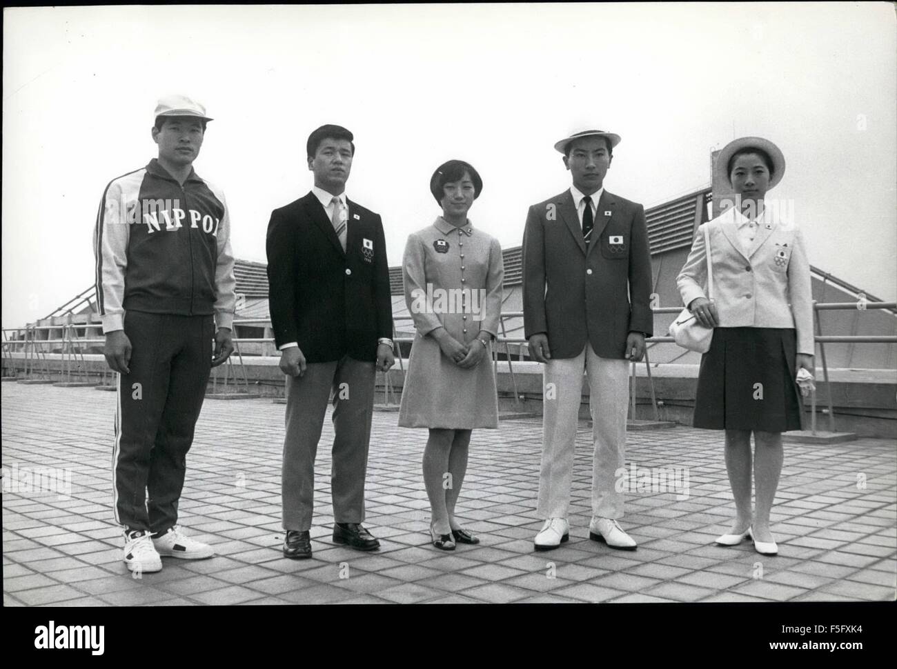 1972 - Japón uniformes para el Olímpico de México. El Comité Olímpico  Japonés ha desvelado los uniformes de los atletas japoneses se desgastan en  los Juegos Olímpicos de Ciudad de México. Desde