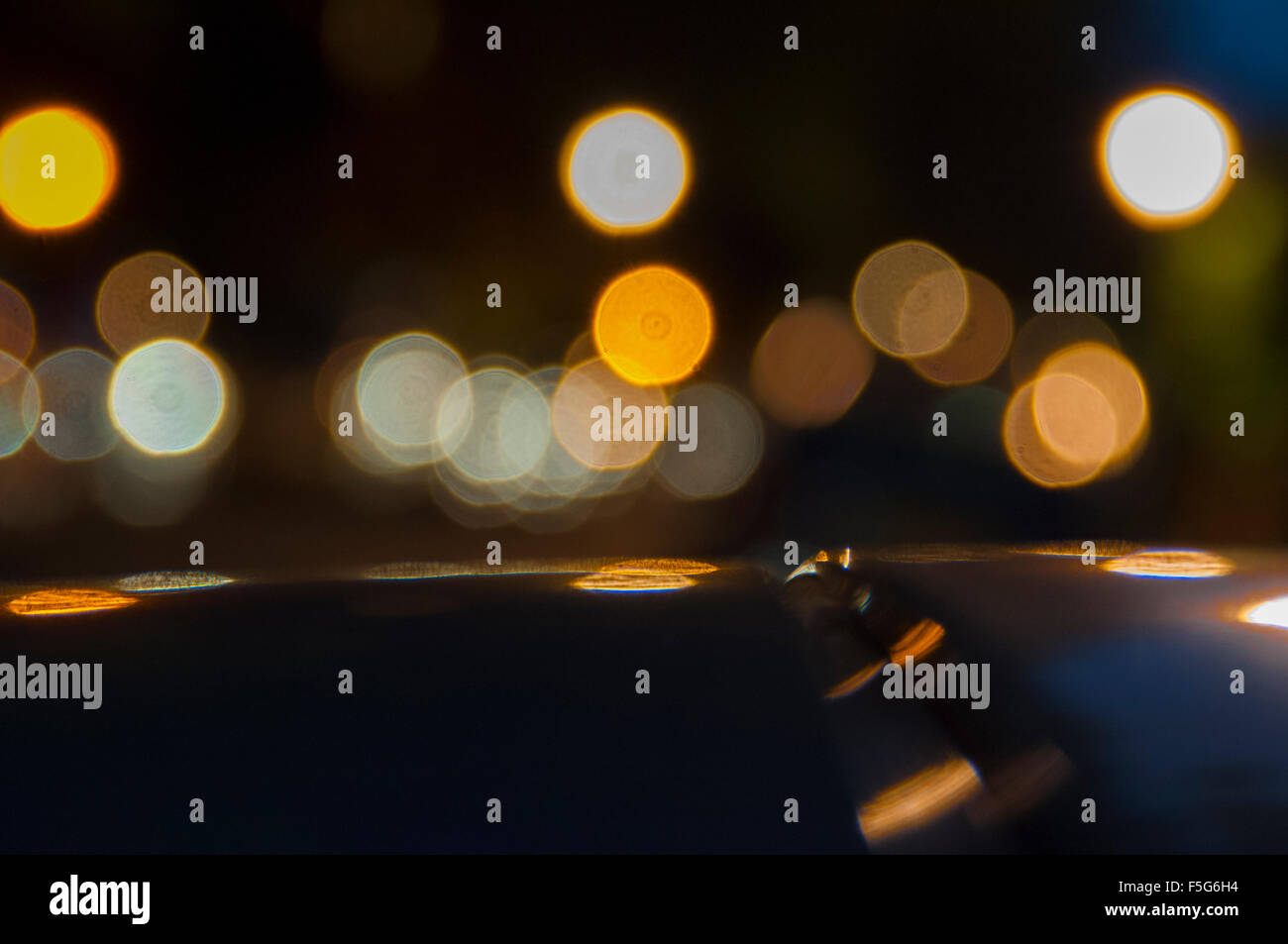 Una serie de luces círculo , tomada desde la distancia para dar este efecto fotográfico  Fotografía de stock - Alamy