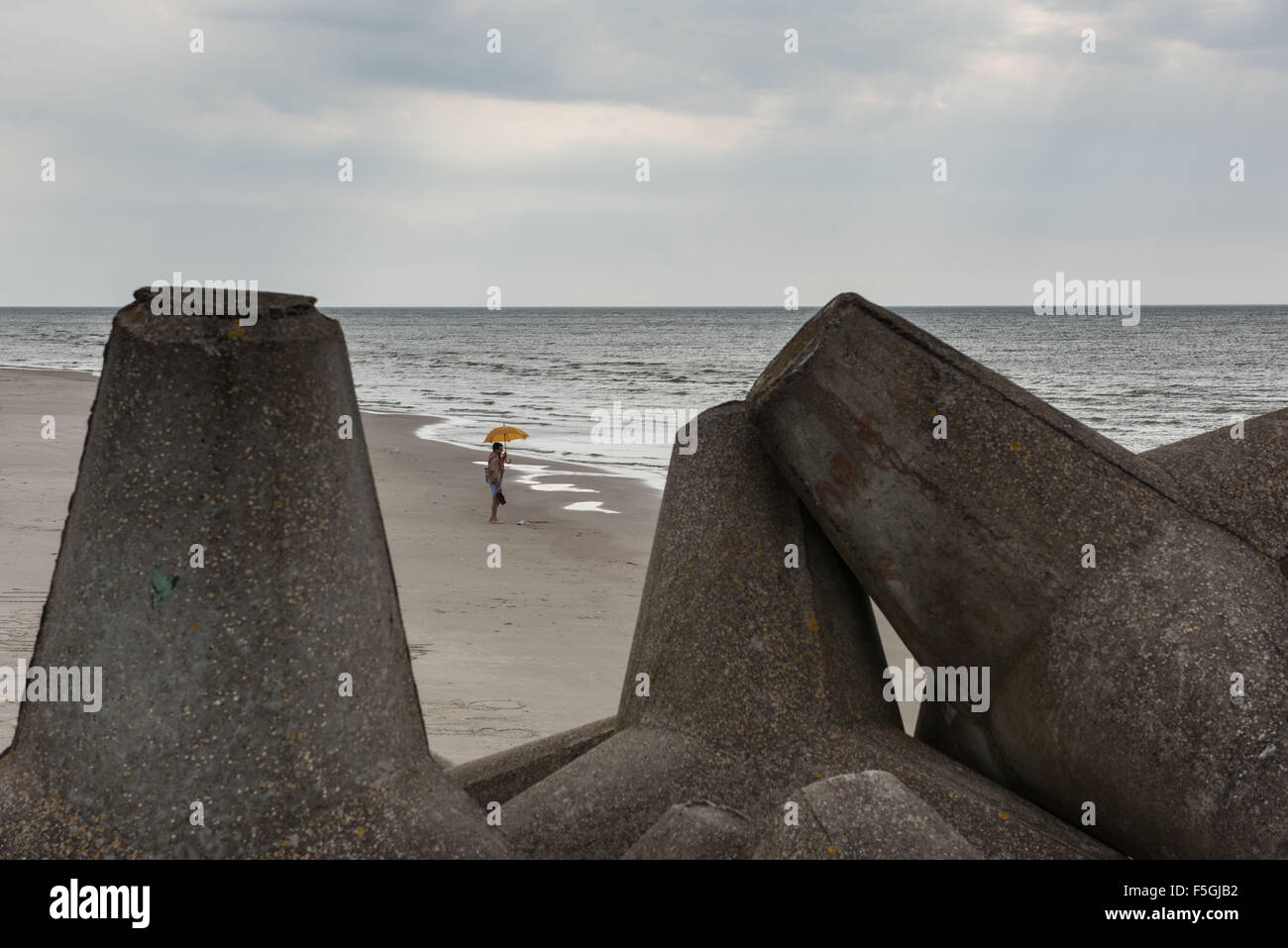 Memel, de Lituania, de tetrápodos a lo largo de la costa cerca de Memel Foto de stock