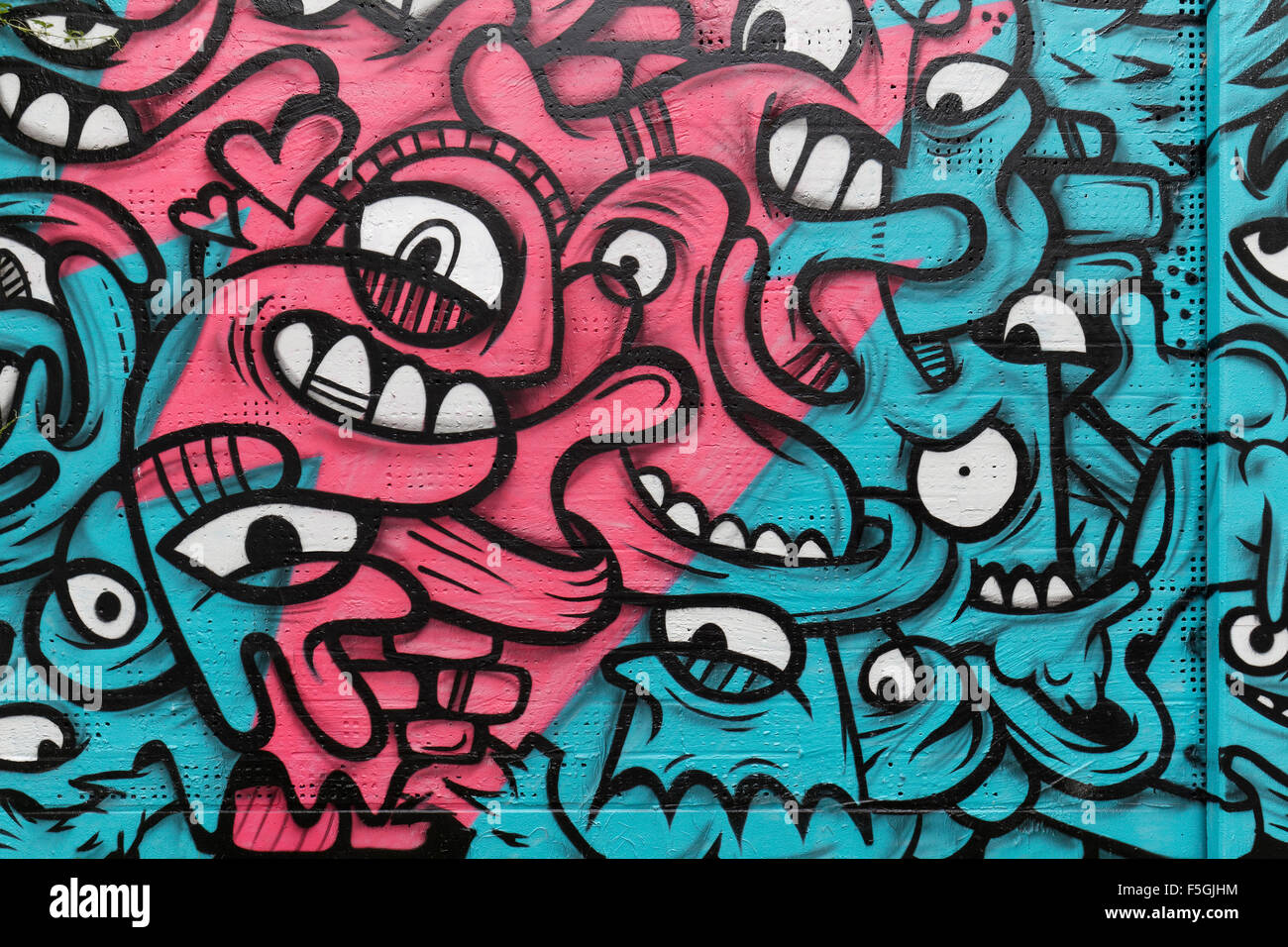 Patrón de rostros entrelazados, graffiti, street art, arte urbano Festival 40 Grad, Dusseldorf, Renania del Norte-Westfalia, Alemania Foto de stock
