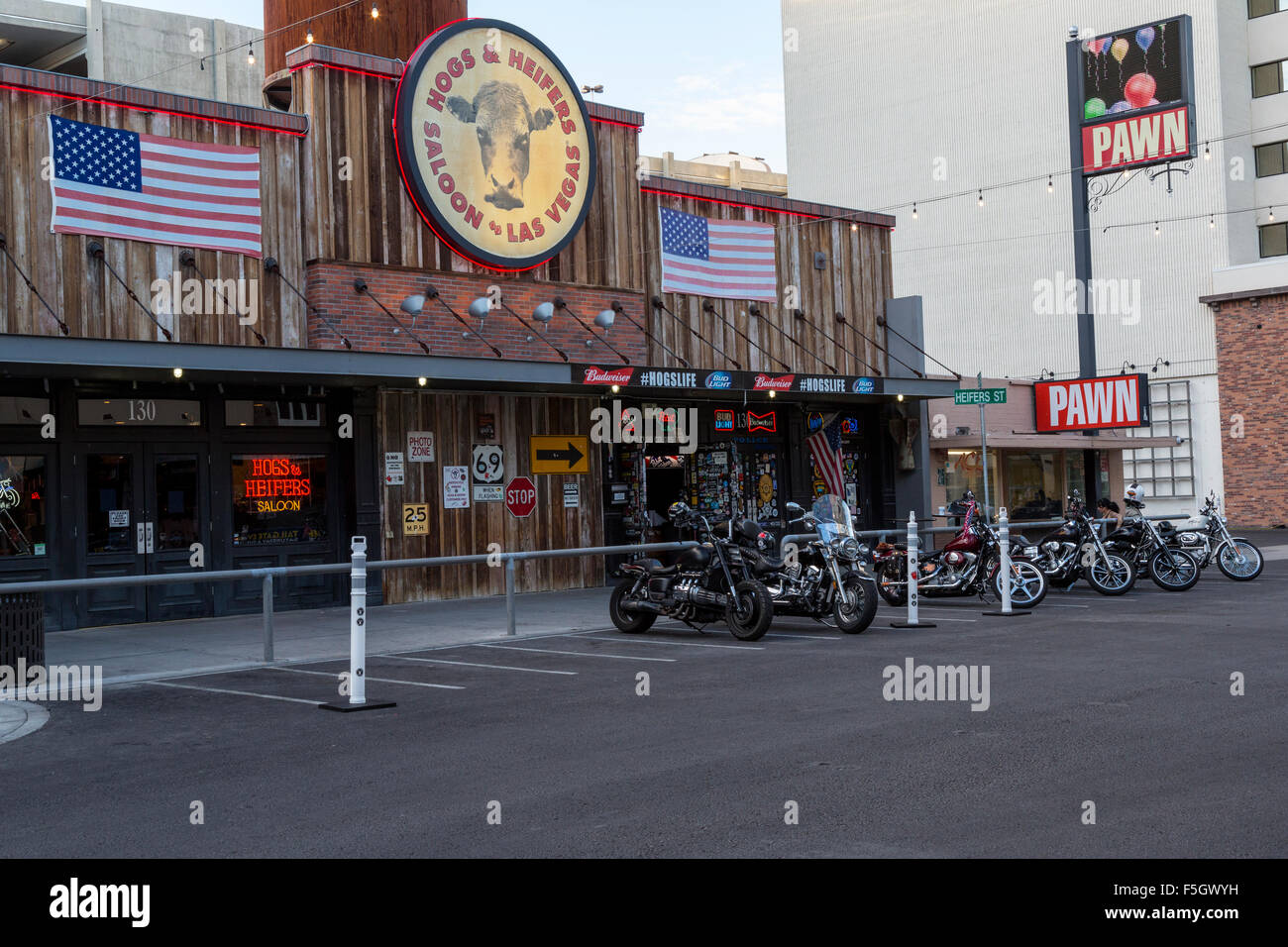 Las Vegas, Nevada. Bar y tienda de peón, North 3rd. El centro de la calle. Foto de stock