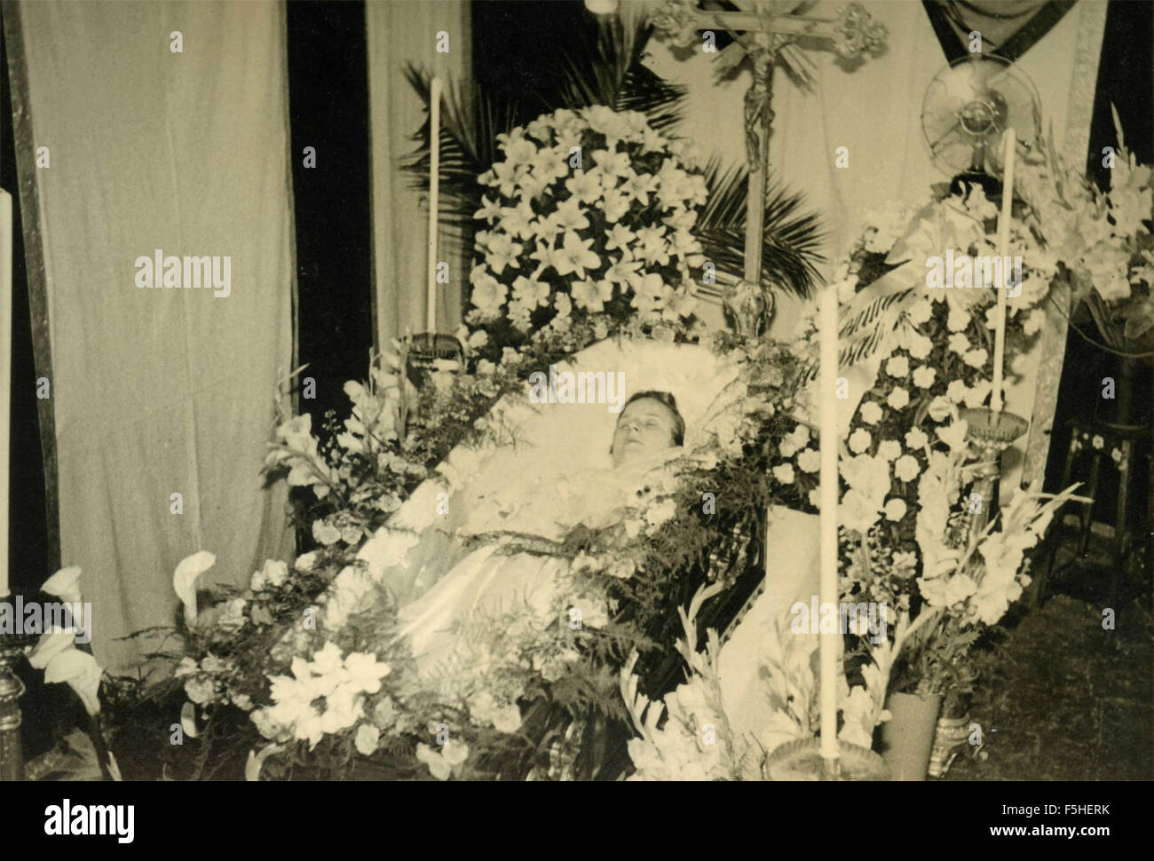 La exposición del cuerpo a un funeral, Italia Foto de stock