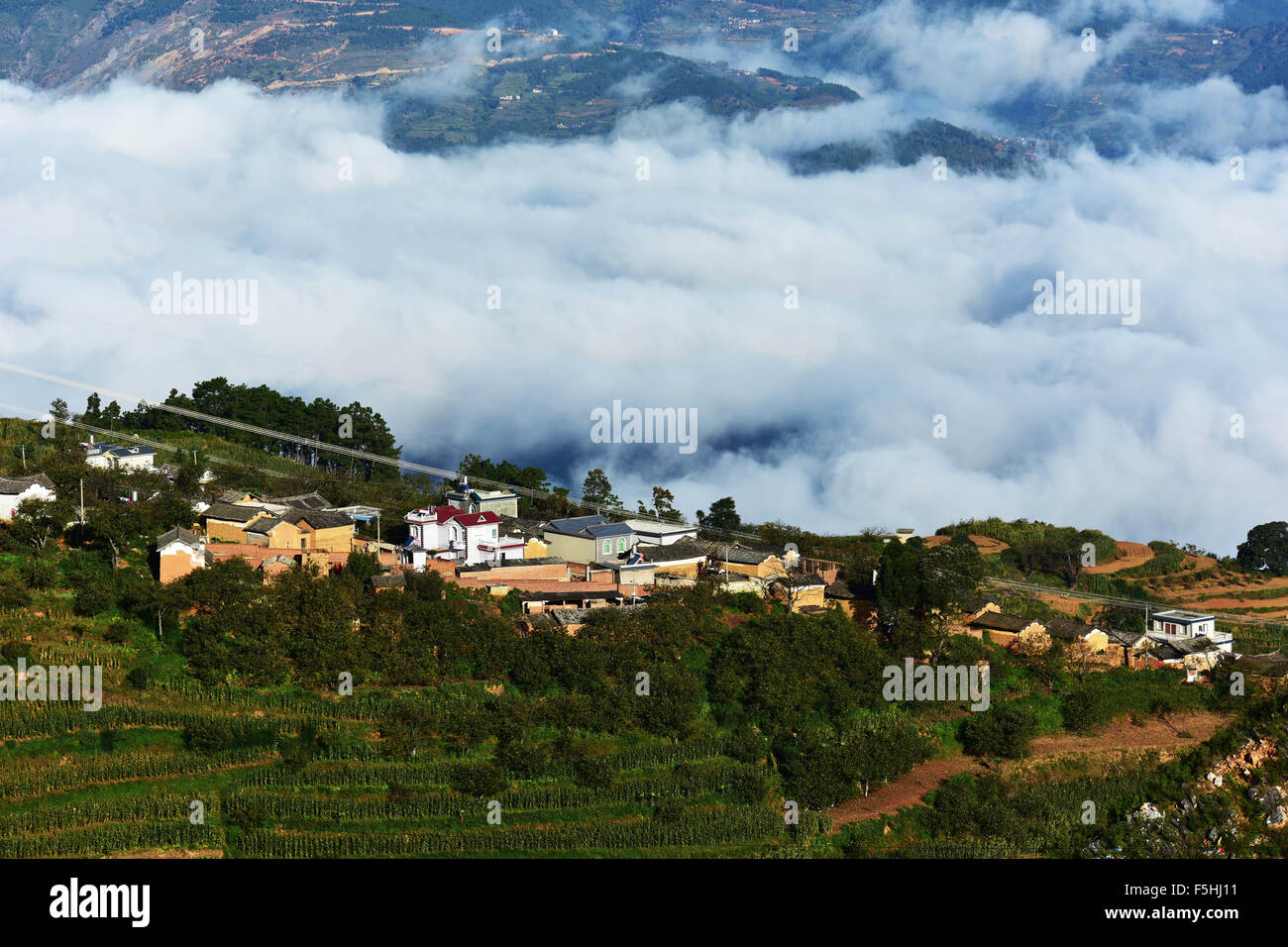 Dali. 5 nov, 2015. Foto tomada el 5 de noviembre, 2015 muestra paisajes Xiaowandong sunglow municipio de Nanjian Yi municipal autónomo, en el suroeste de la Provincia china de Yunnan. © Shi Zhihong/Xinhua/Alamy Live News Foto de stock