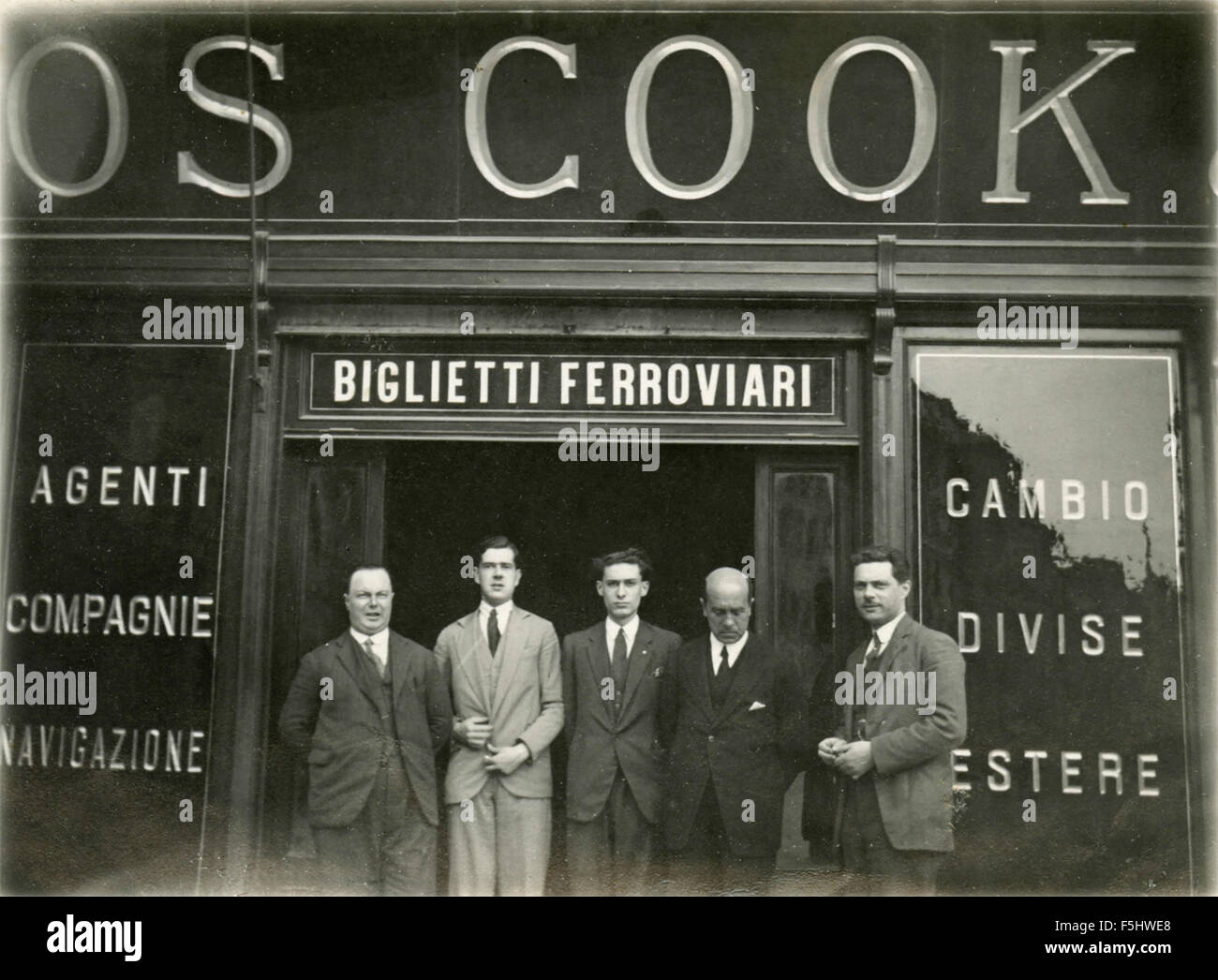 Los empleados de la agencia de viajes de Cook, Italia Foto de stock