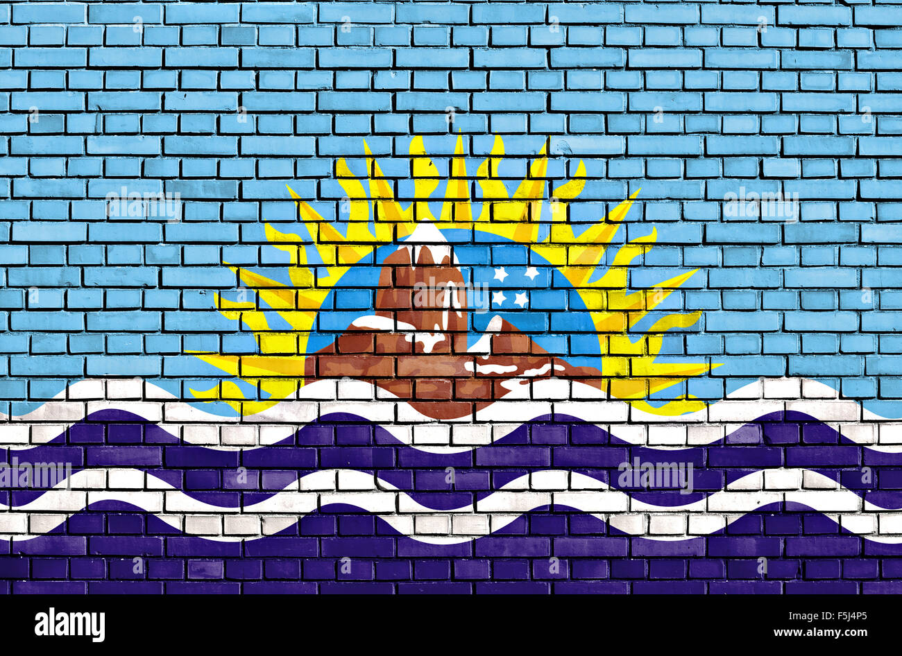 Bandera de la provincia de Santa Cruz pintada sobre pared de ladrillo Foto de stock
