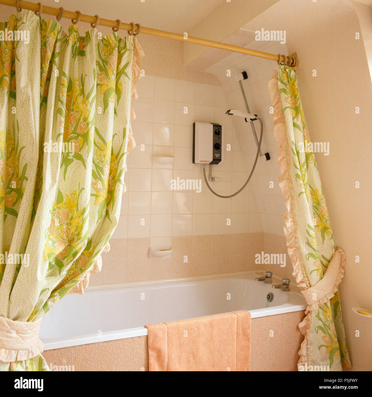 Cortinas ducha fotografías e imágenes de alta resolución - Alamy