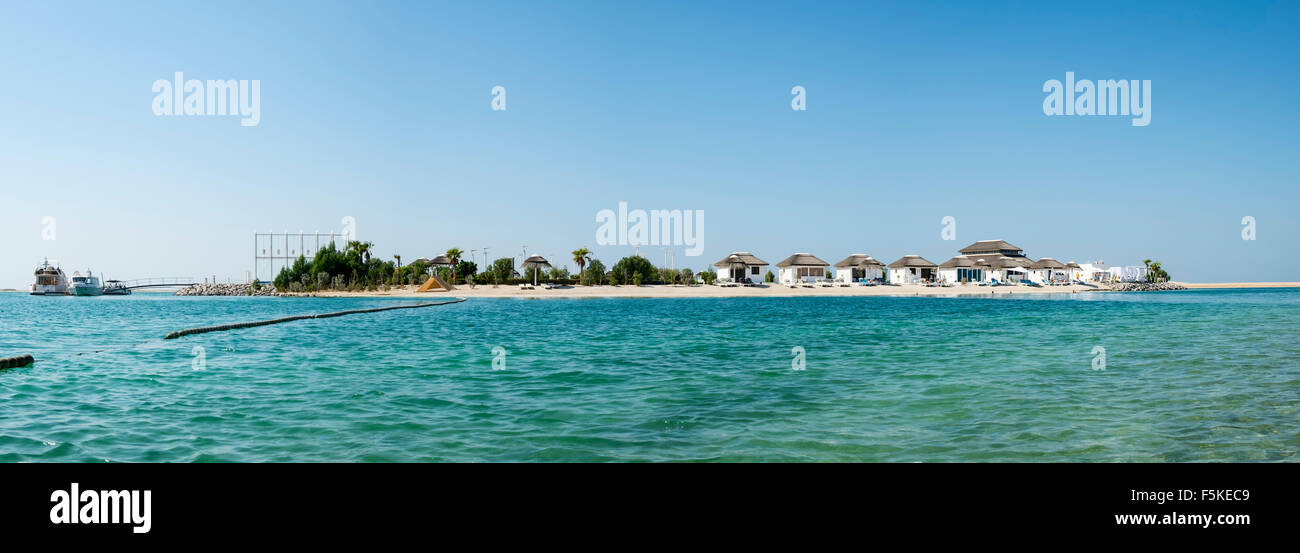 Vista de la isla el Líbano beach resort en una isla artificial, parte del mundo fuera de la costa de Dubai, en los Emiratos Árabes Unidos Foto de stock