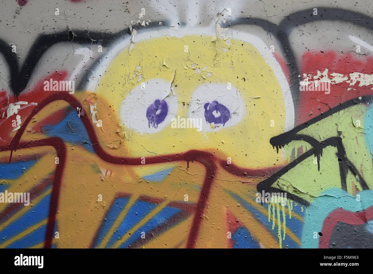 Alien graffiti fotografías e imágenes de alta resolución - Alamy