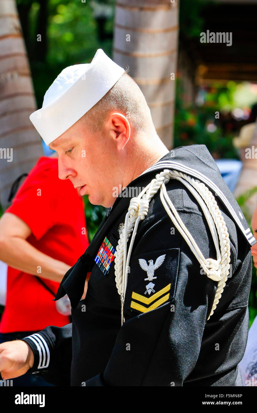 Us navy uniform fotografías e imágenes de alta resolución - Alamy