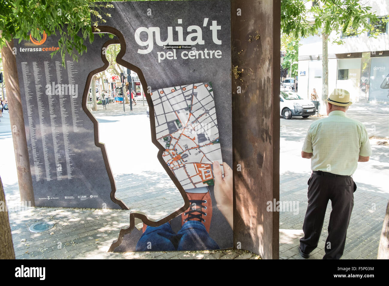 Tablón de anuncios de la instalación de y mapa de Terrassa,barrio cerca de Barcelona,Cataluña,Spain Fotografía de stock - Alamy