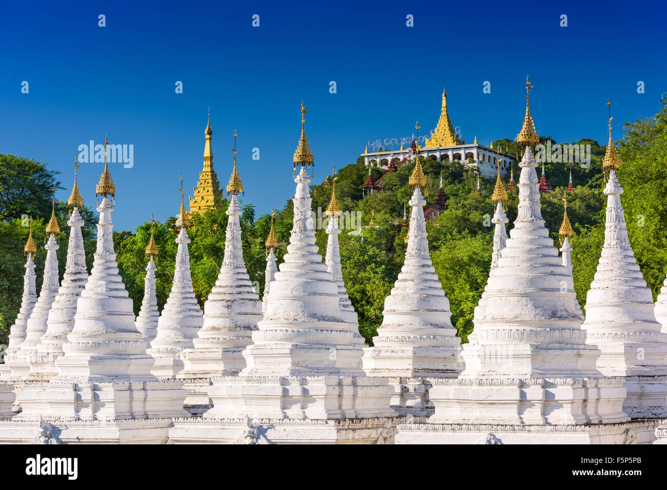 Templo pagoda Sandamuni stupas en Mandalay, Myanmar. Foto de stock