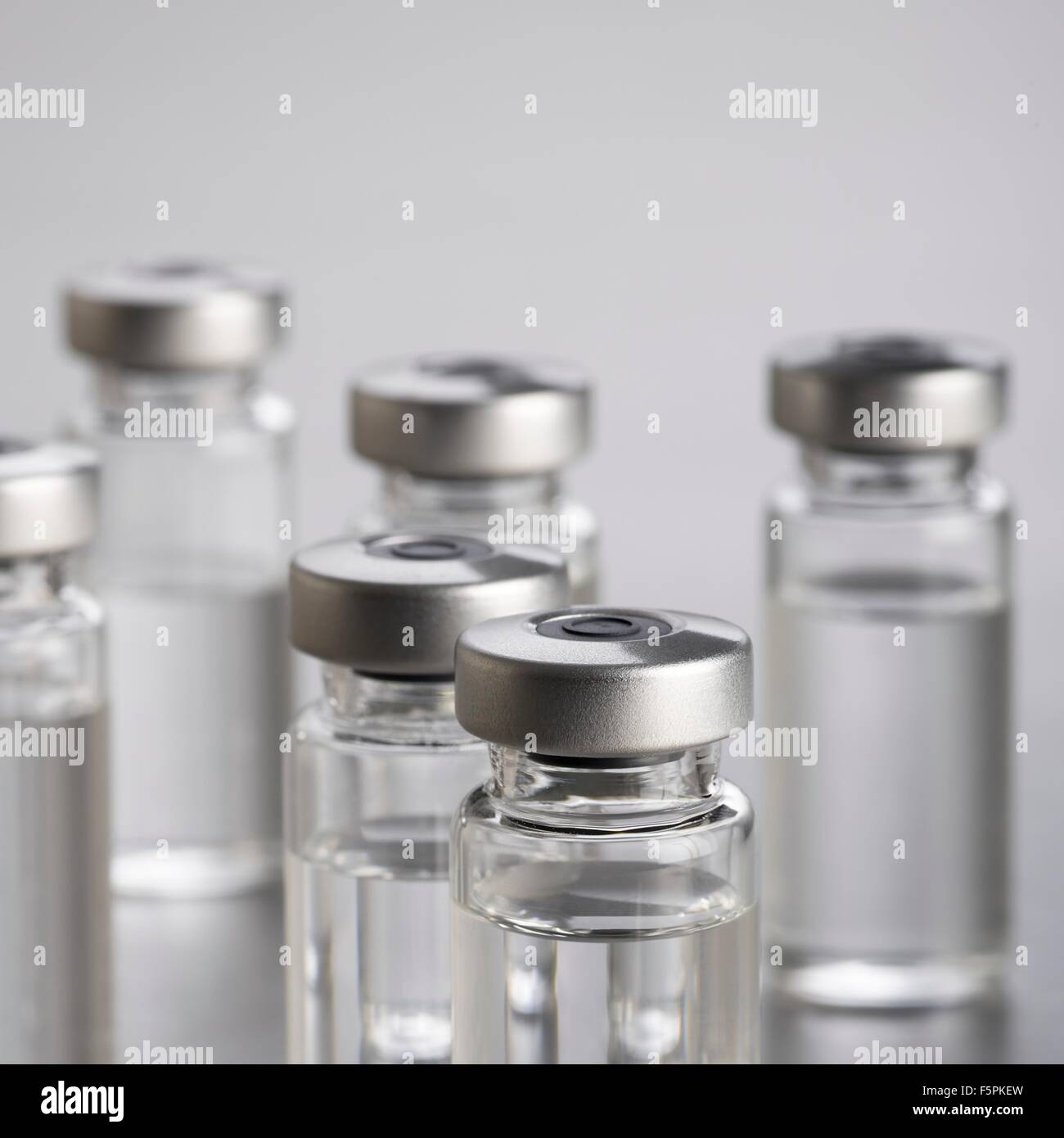 Los viales de vacuna, de cerca. Foto de stock