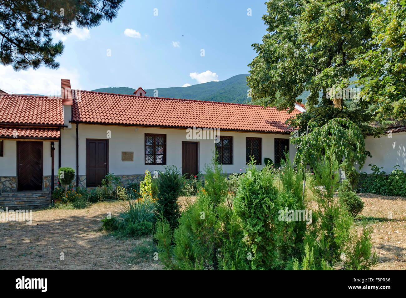Casa para residencia de los monjes en el monasterio Batkun 'St. San Pedro y san Pablo ' Pazardzhik, Ródope, Bulgaria Foto de stock