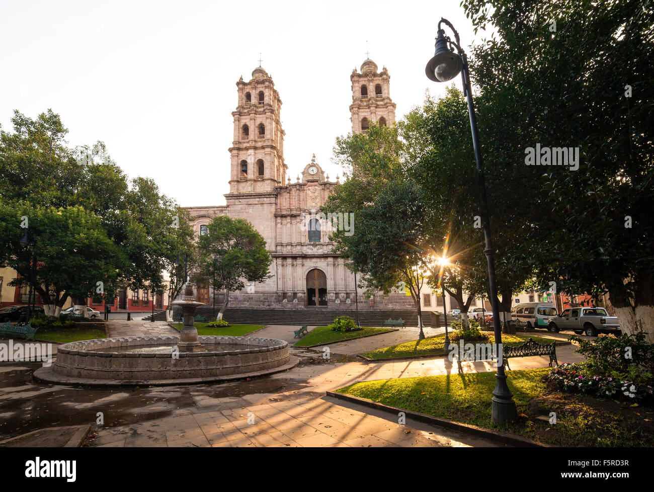 Amanecer en la plaza de San José, Morelia, Michoacán, México Fotografía de  stock - Alamy