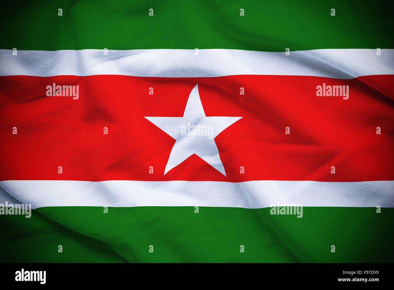 Ondulado y rizado bandera nacional de Suriname de fondo. Foto de stock