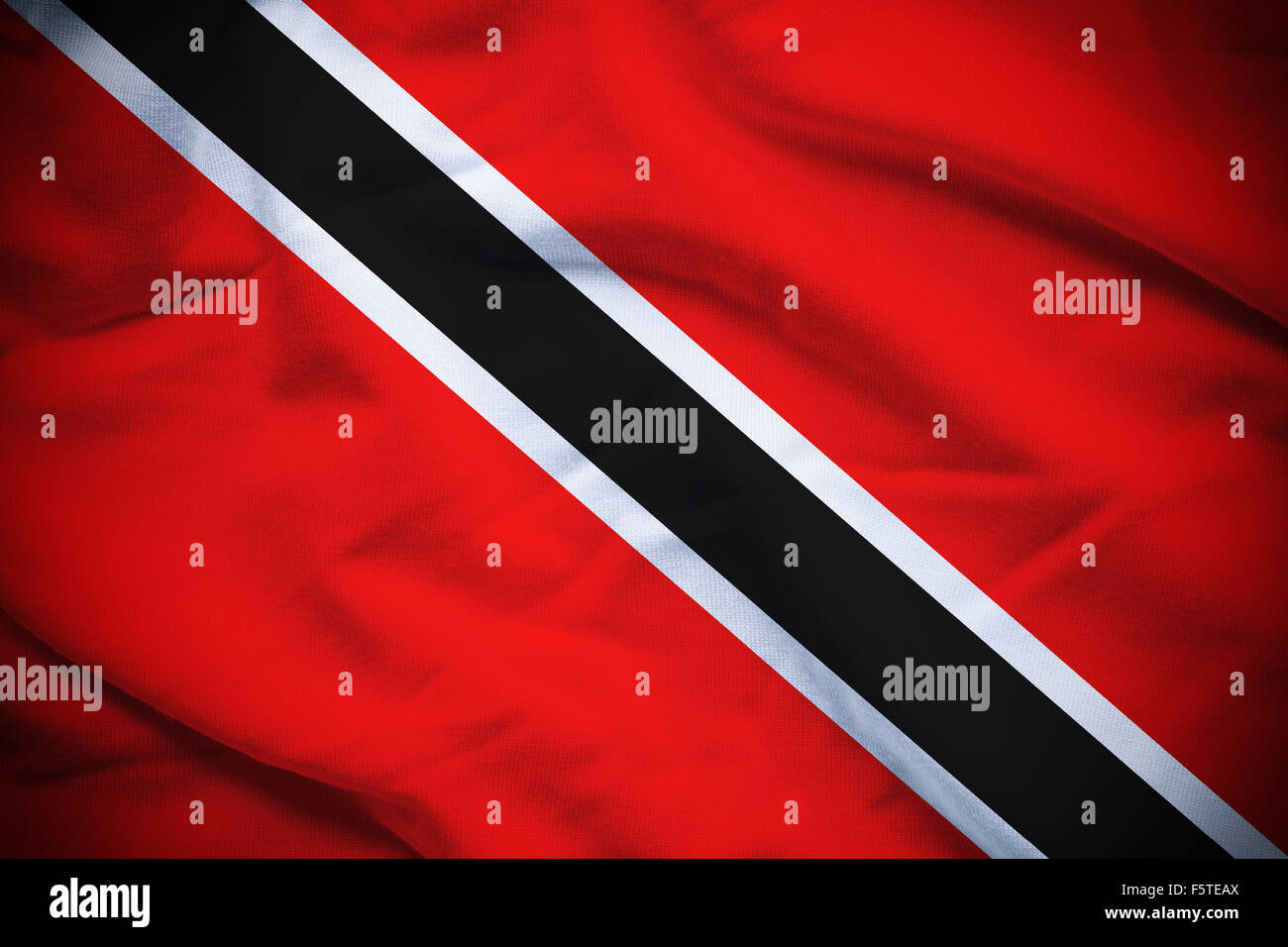 Ondulado y rizado bandera nacional de Trinidad y Tobago de fondo. Foto de stock