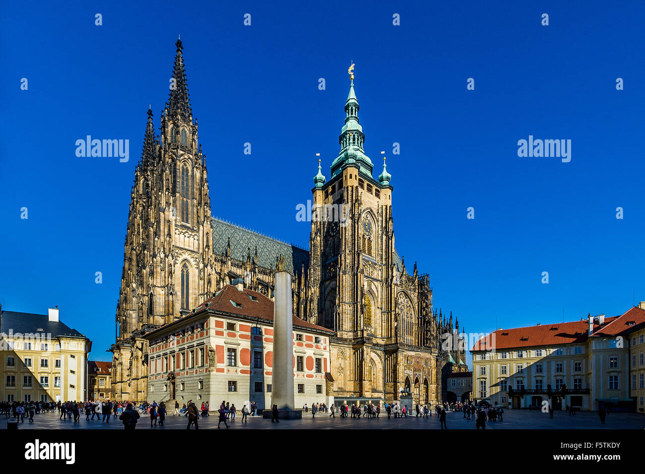 La Catedral de San Vito en Praga Foto de stock