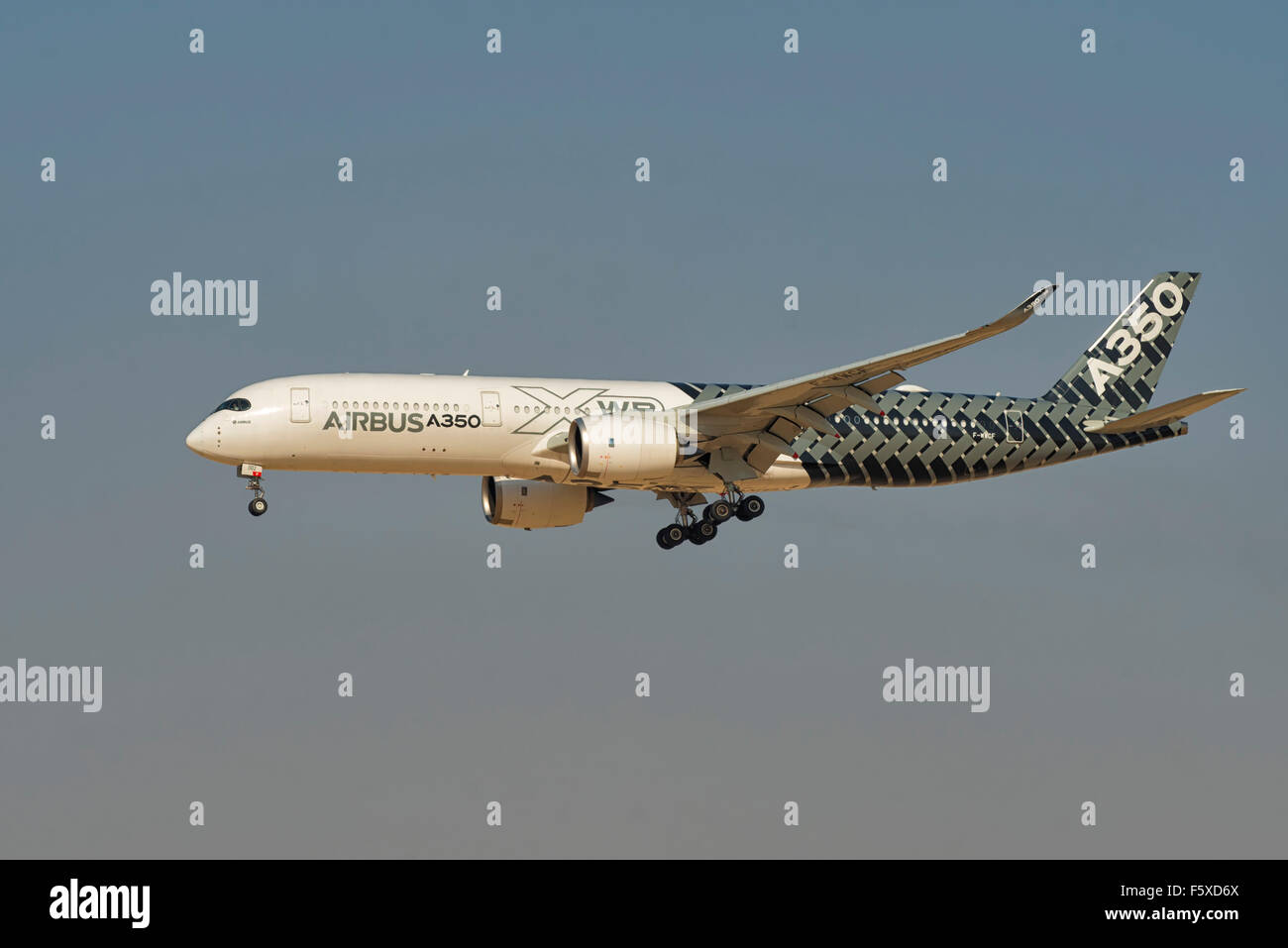 Airbus A350 en el Dubai Air Show 2015 en Dubai, Emiratos Árabes Unidos Foto de stock