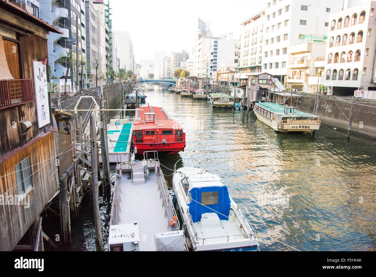 Puente Yanagibashi,río Kanda,Chuo-Ku,Tokio,Japón Foto de stock