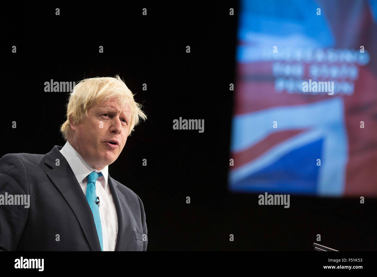 Alcalde de Londres Boris Johnson en el escenario dando su discurso durante la Conferencia del Partido Conservador , Manchester , Octubre 2015 Foto de stock
