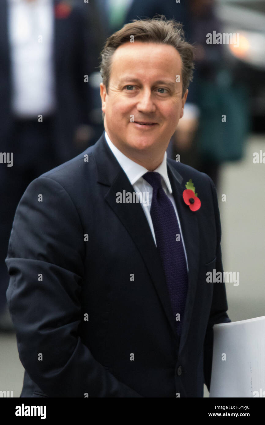 Chatham House, Londres, Reino Unido. El 10 de noviembre de 2015. El Primer Ministro Británico David Cameron llega a casa Jatam esbozar sus demandas de reforma de la UE. Crédito: Paul Davey/Alamy Live News Foto de stock