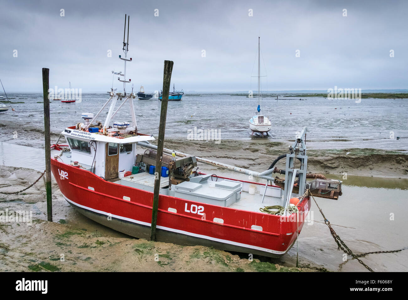 La draga de succión y shrimper venganza LO2 amarrados a Leigh sobre Mar en Essex Foto de stock