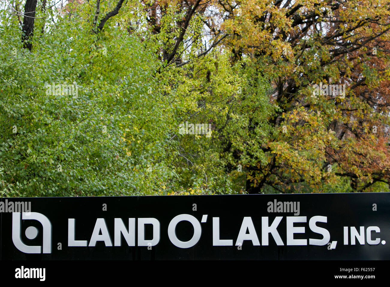 Un logotipo firmar fuera de la sede de Land O'Lakes Inc., en Arden Hills, Minnesota, el 24 de octubre de 2015. Foto de stock