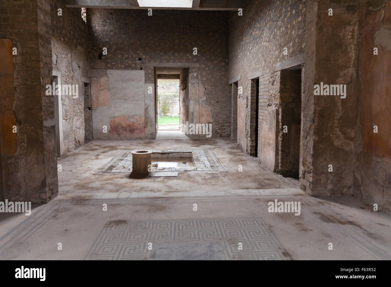 Interior de la casa del poeta trágico, Casa del Poeta Tragico, Pompeya, Italia Foto de stock