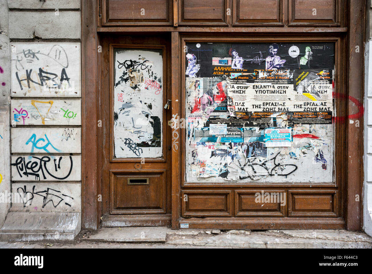 Graffiti en Atenas, Grecia. Foto de stock