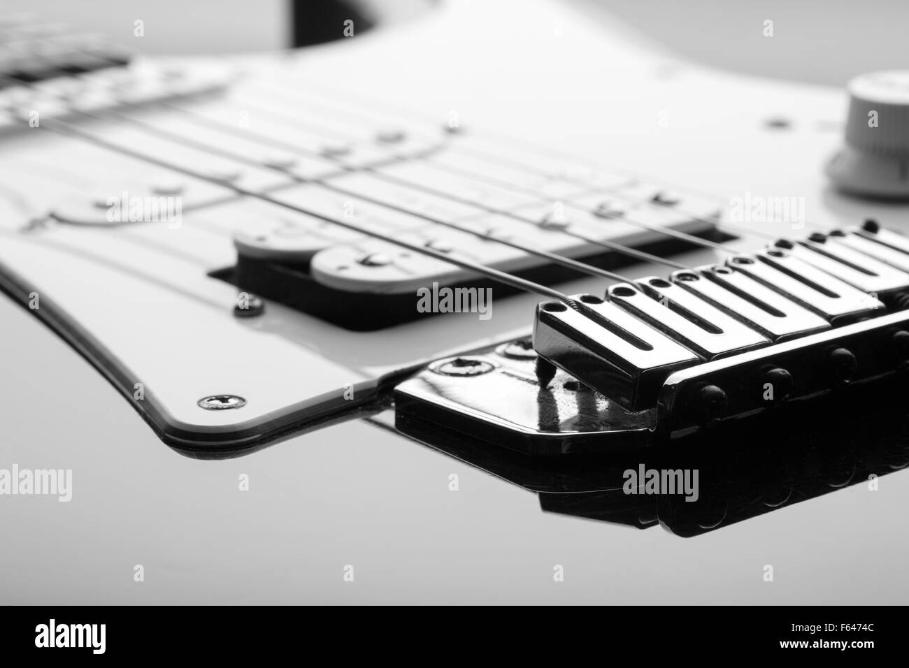 Guitarra eléctrica con closeup en el recogedor Foto de stock