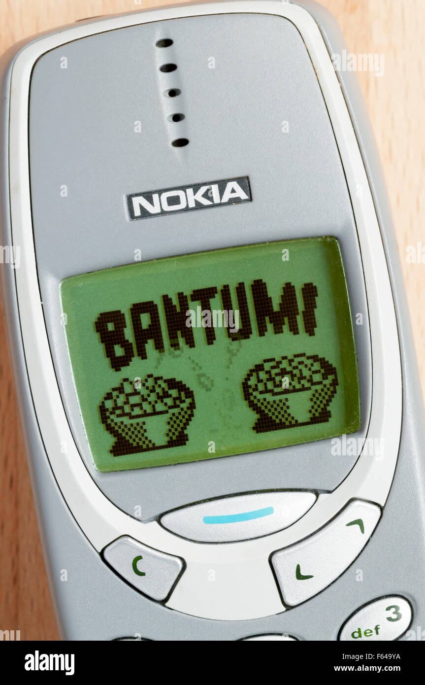 La pantalla de título del culto Bantumi juego en un "teléfono móvil Nokia 3310. Foto de stock