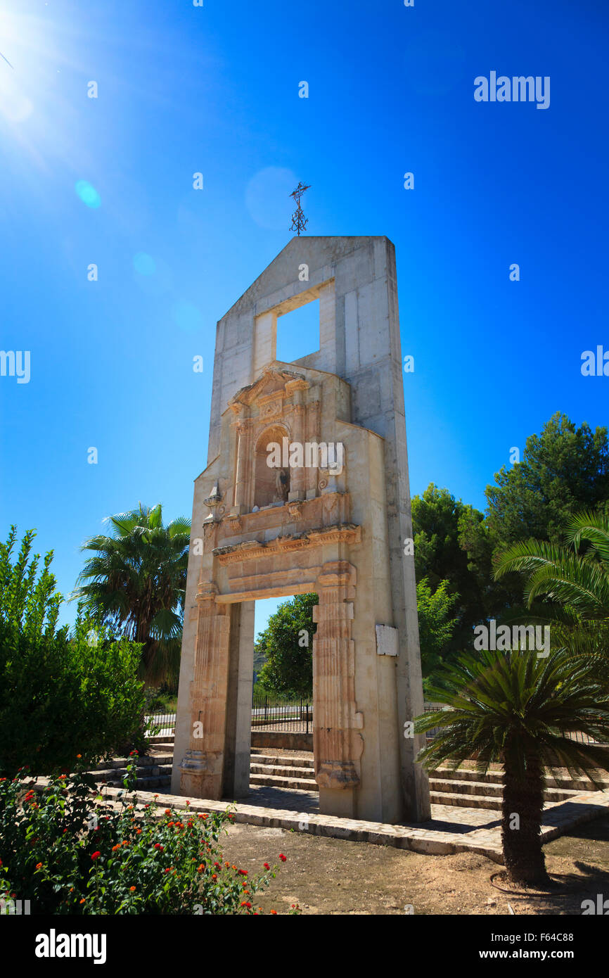 El monumento a la iglesia original en el recién creado municipio de Tous in Comunidad Valenciana España Foto de stock