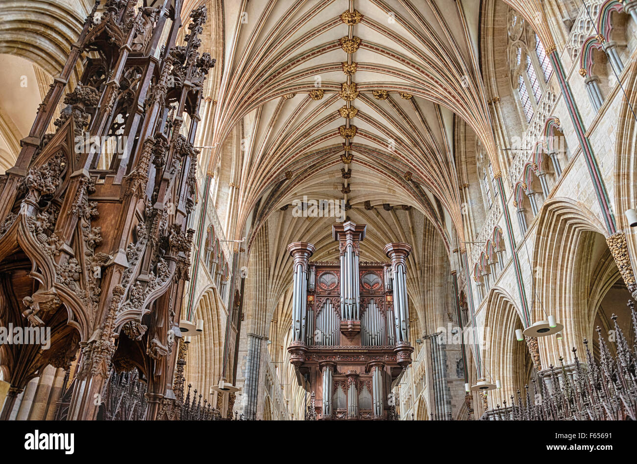 Interior y órgano de tubos de la Catedral de Exeter, Devon, Inglaterra, Reino Unido. Foto de stock