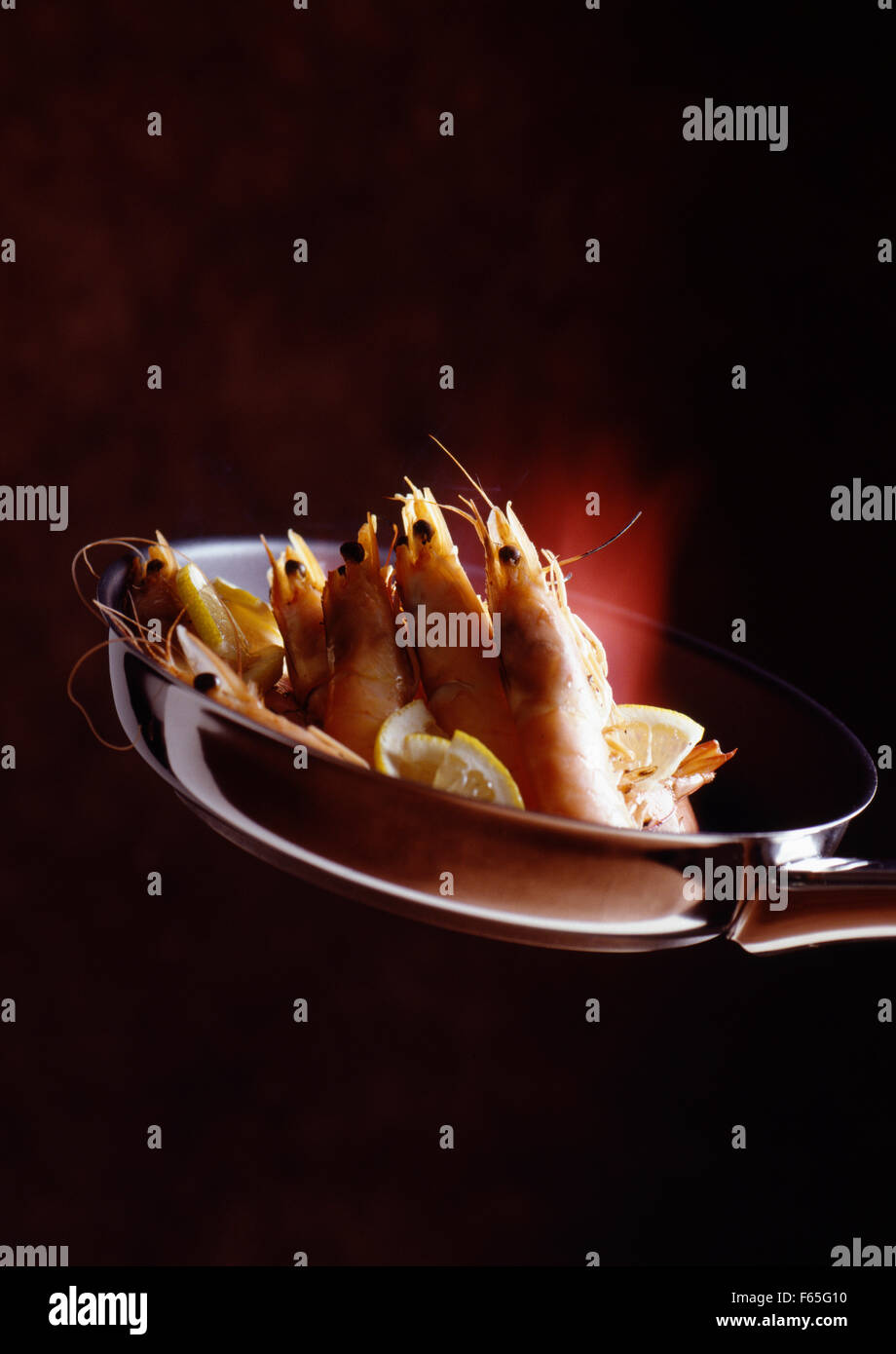 Camarones Flambéed Foto de stock
