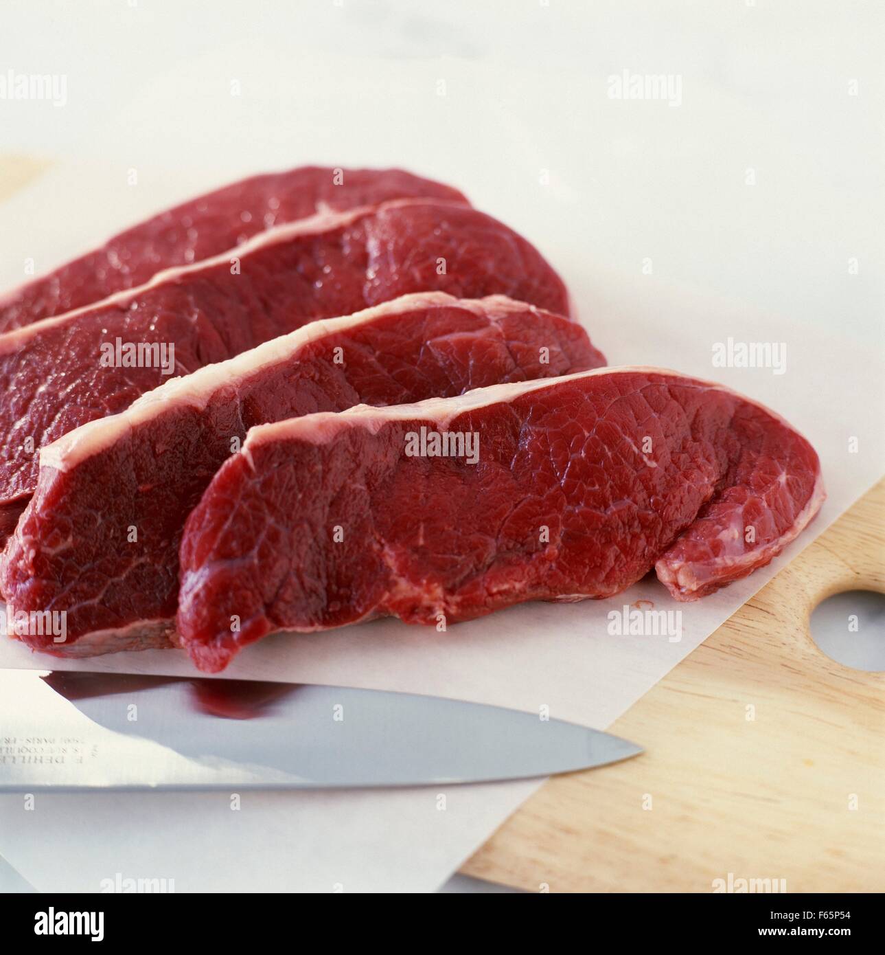 Carne de res cruda Foto de stock
