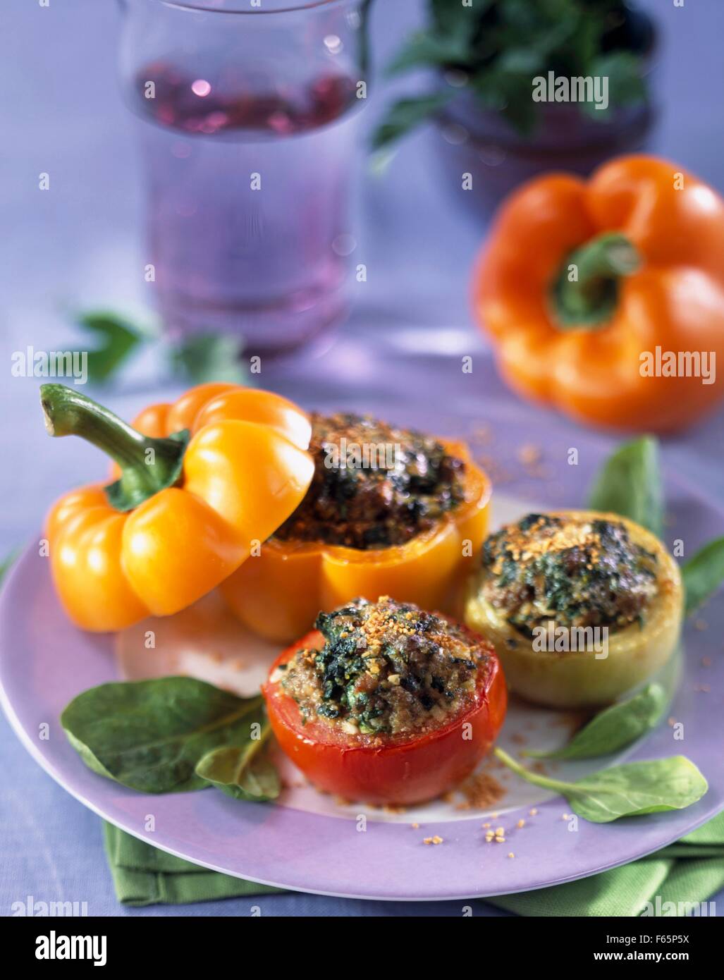 Verduras con bulghour stuufed joven Foto de stock