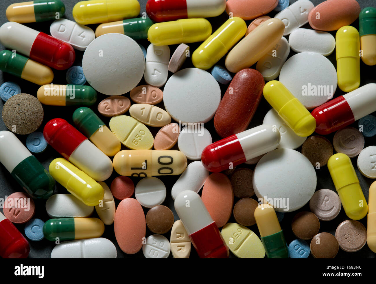 Una selección de medicamentos, tabletas y cápsulas.uk sport atletismo Juegos Olímpicos Rusia cheat engañando droga médica el dopaje wada iaaf Foto de stock