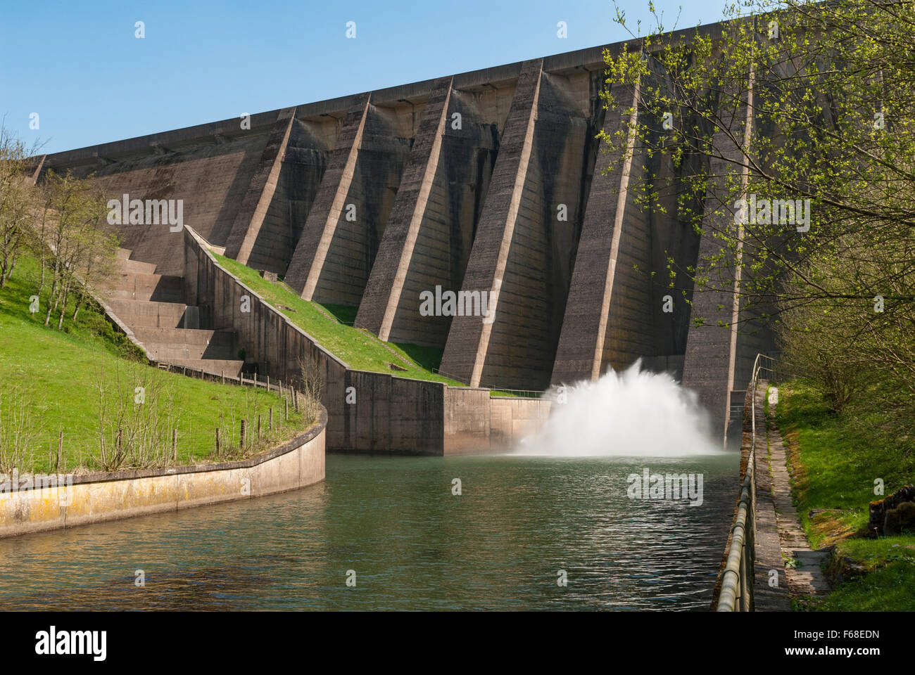 Presa de contrafuerte fotografías e imágenes de alta resolución Alamy