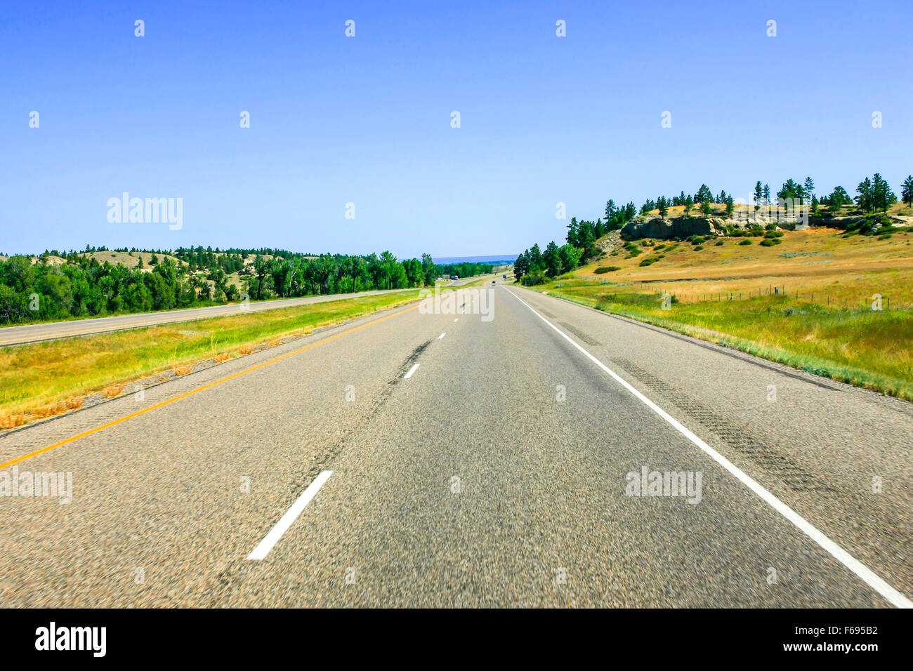 La Interstate 94 en Dakota del Norte, tal vez uno de los caminos más rectas en América Foto de stock