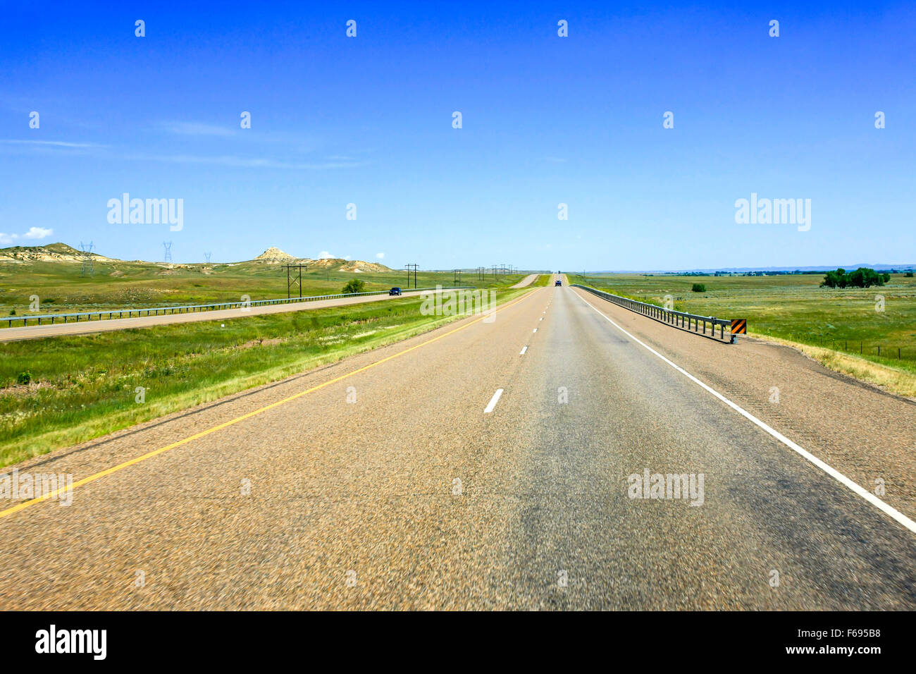 La Interstate 94 en Dakota del Norte, tal vez uno de los caminos más rectas en América Foto de stock