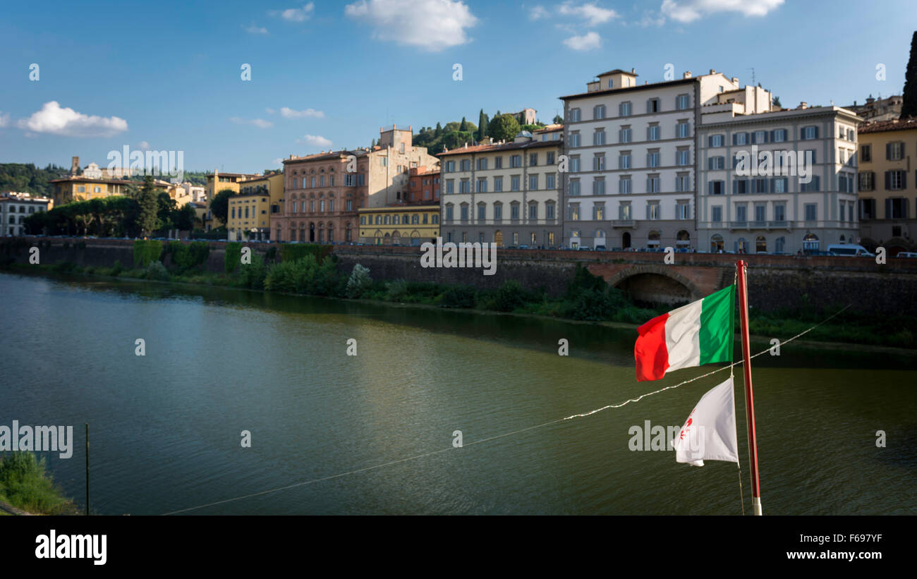 Río Arno en Florencia, Italia. Foto de stock