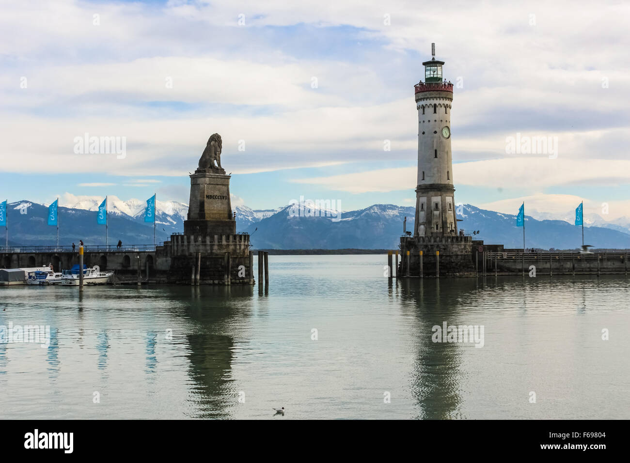 Lindau Torre de Luz y el león. (Hafen) Foto de stock