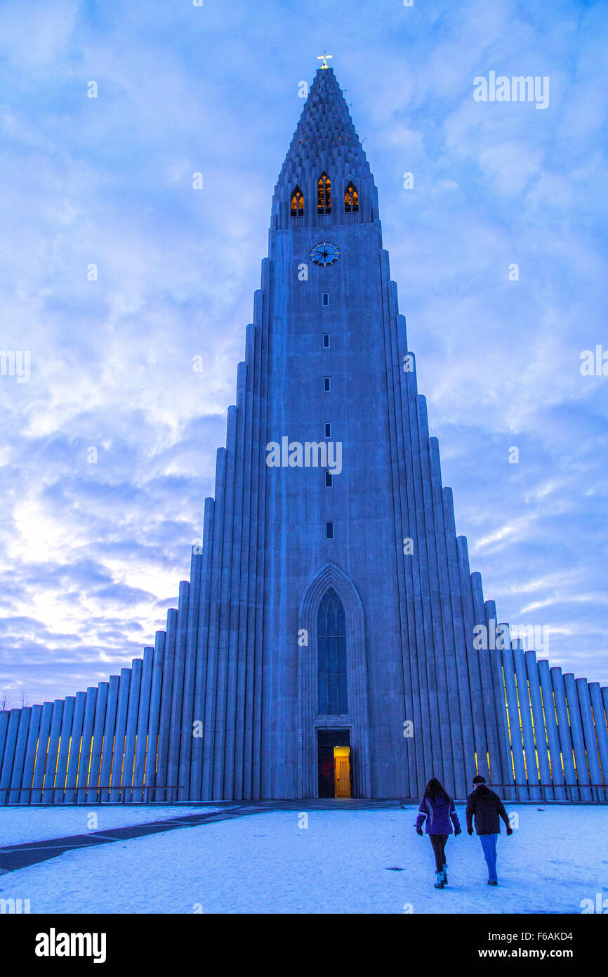 La Iglesia Hallgrimskirkja en Reykjavik, Islandia Foto de stock