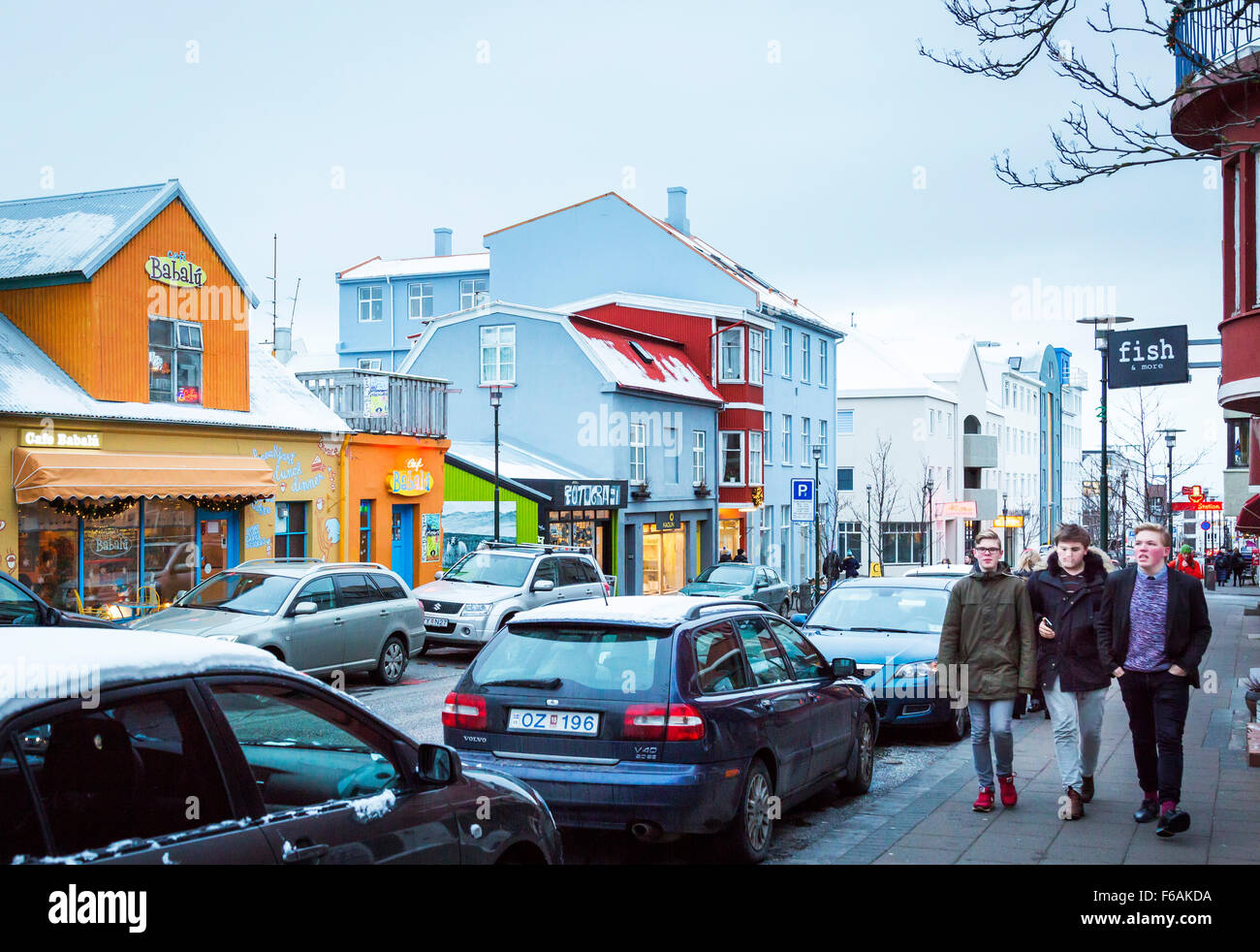 Escena callejera de Reykjavik, Islandia Foto de stock