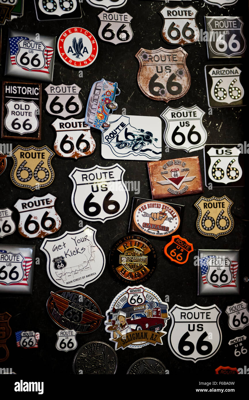Un collage de Route 66 imanes souvenirs y pegatinas, Road Trip EE.UU  Fotografía de stock - Alamy