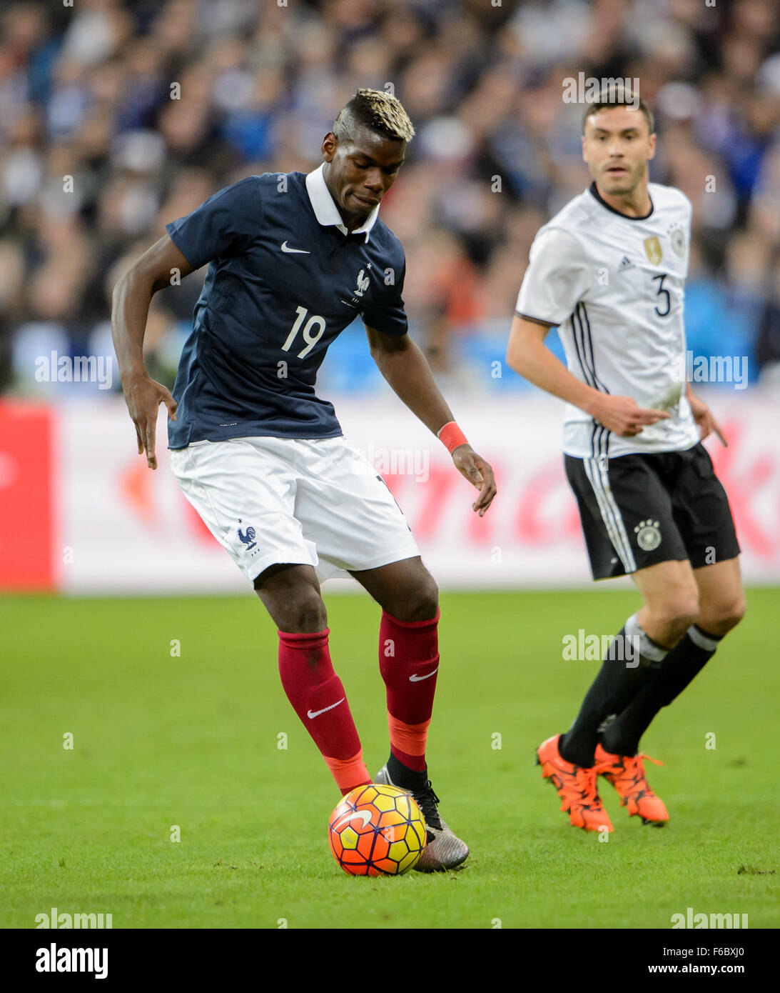 Francia Paul Pogba Delantero En Accion Durante El Futbol Internacional Amistoso Francia Vs Alemania En Paris Francia 13 De Noviembre De 2015 Foto Thomas Eisenhuth Dpa Sin Cable Servicio Fotografia De Stock Alamy