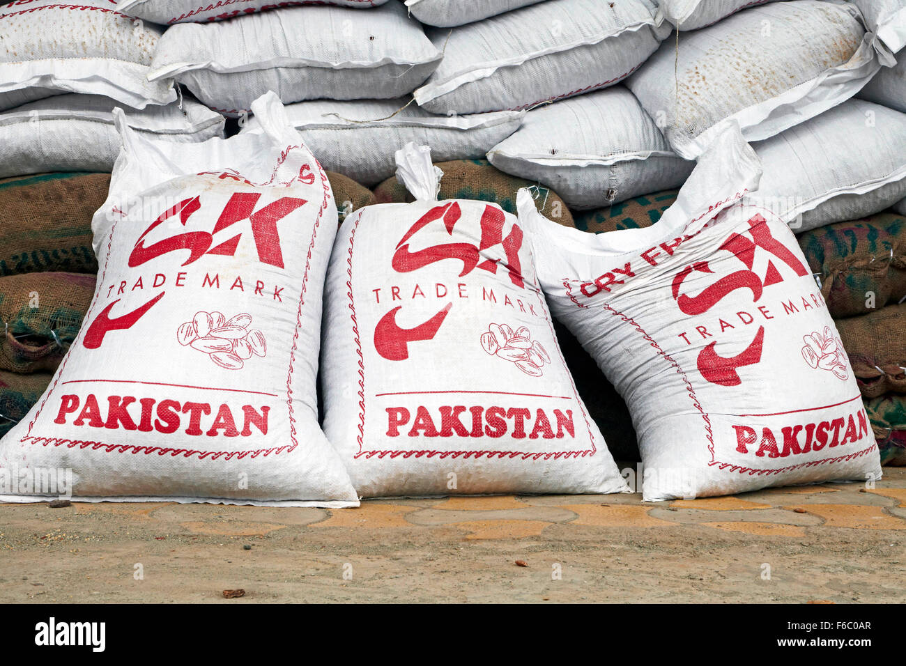 Llegaron mercancías de Pakistán, uri, jammu y cachemira, india, asia Foto de stock