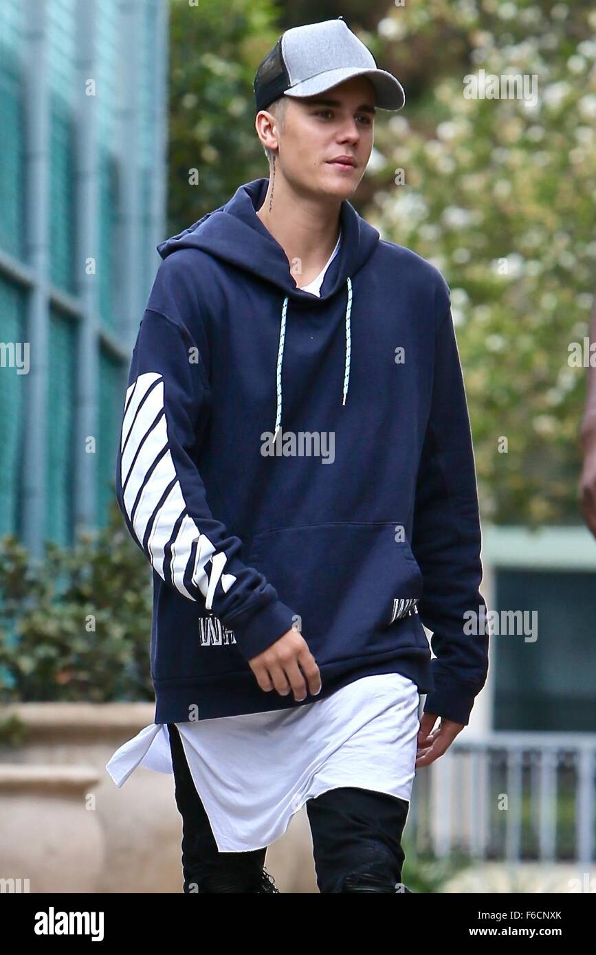 Justin Bieber spotted dejando un baño público en Beverly Hills con: Justin Bieber donde: Los Angeles, California, Estados Unidos Cuándo: 16 Oct 2015 Foto de stock