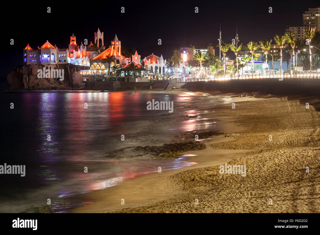 Valentino's night club en el malecón de Mazatlán, Sinaloa, México